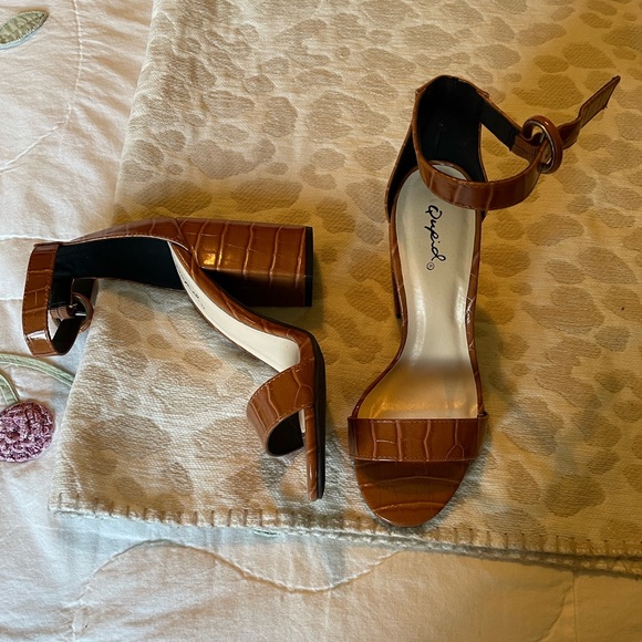 Brown thick heel - Picture 6 of 6